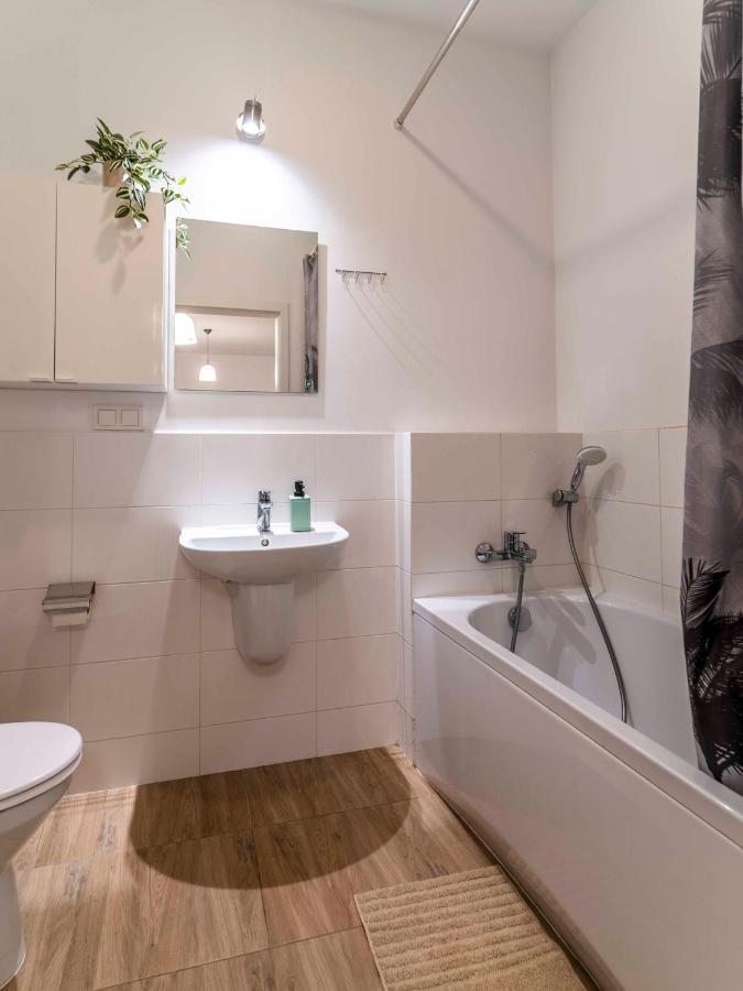 First - Green Zoliborz Apartment 6 Варшава Екстер'єр фото